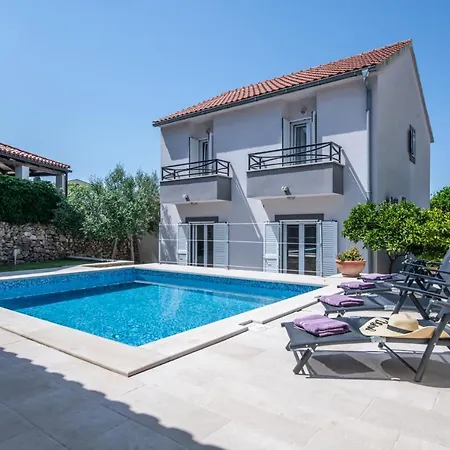 Mediterana ヴィラ