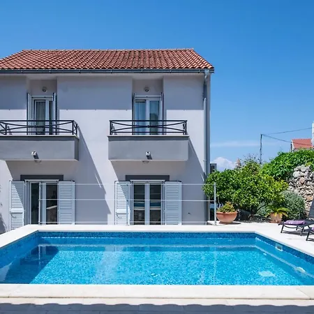 Mediterana ヴィラ