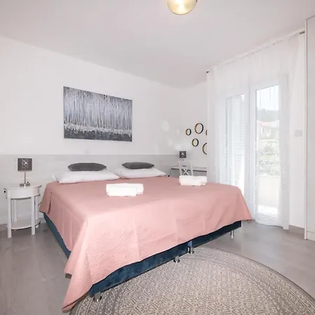 Mediterana ヴィス