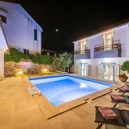 Mediterana ヴィラ *