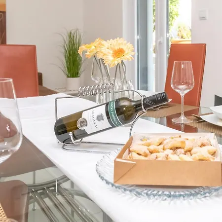 ヴィラ Mediterana ヴィス